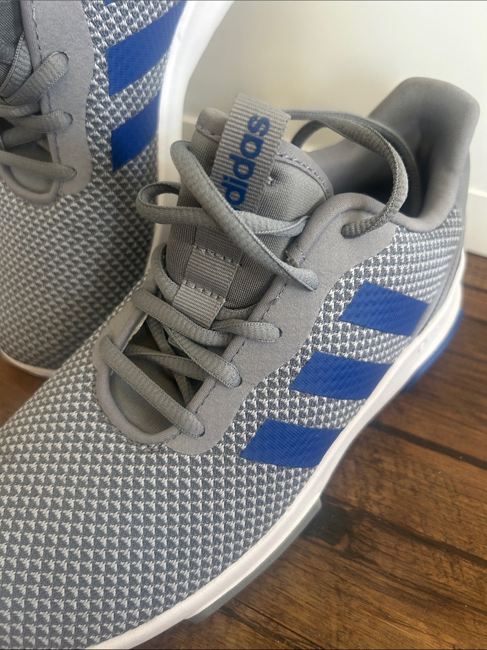 NEW adidas kids, men or women’s Gray Sneakers with Blue Stripes - Picture 3 of 13